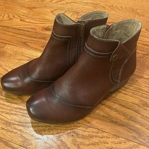 Taos Women’s Oh Snap Zip Ankle Booties Whiskey Brown Leather Comfort Casual 7.5